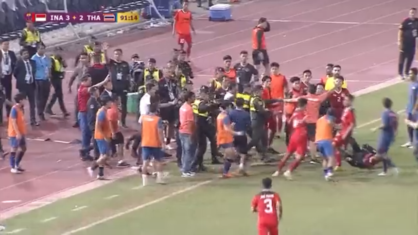Masinės muštynės Pietryčių Azijos žaidynių finale (Stopkadras)
