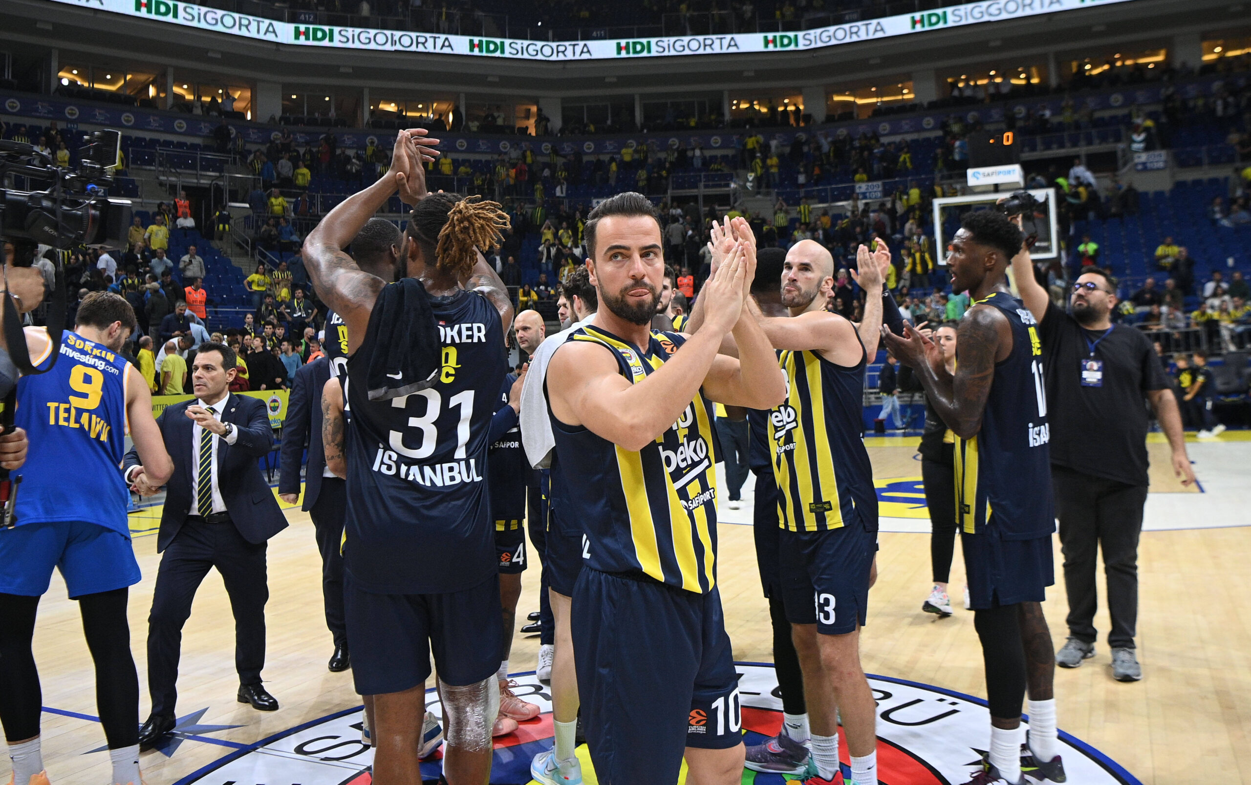 „Fenerbahče“ pratęsė sutartį su komandos kapitonu