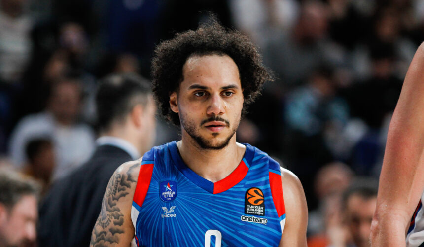 Larkinas grįžta į „Anadolu Efes“ rikiuotę