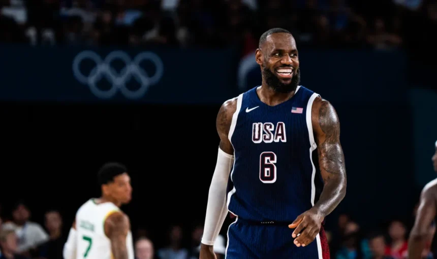 Prie „76ers“ prisijungęs LeBronas į Filadelfiją nesikels
