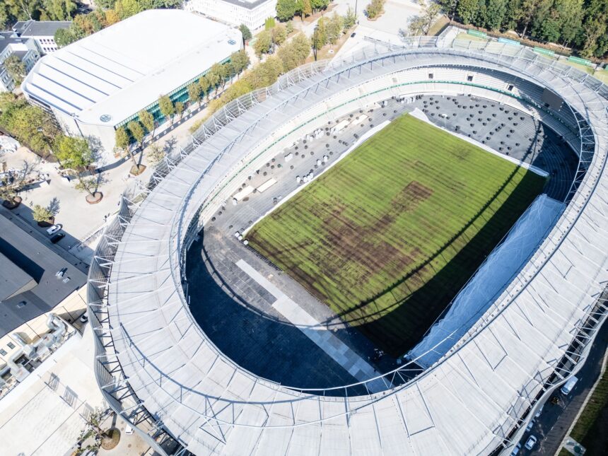 Dariaur ir Girėno stadiono veja. 2024-09-04, Kaunas (Erikas Ovčarenko/BNS)