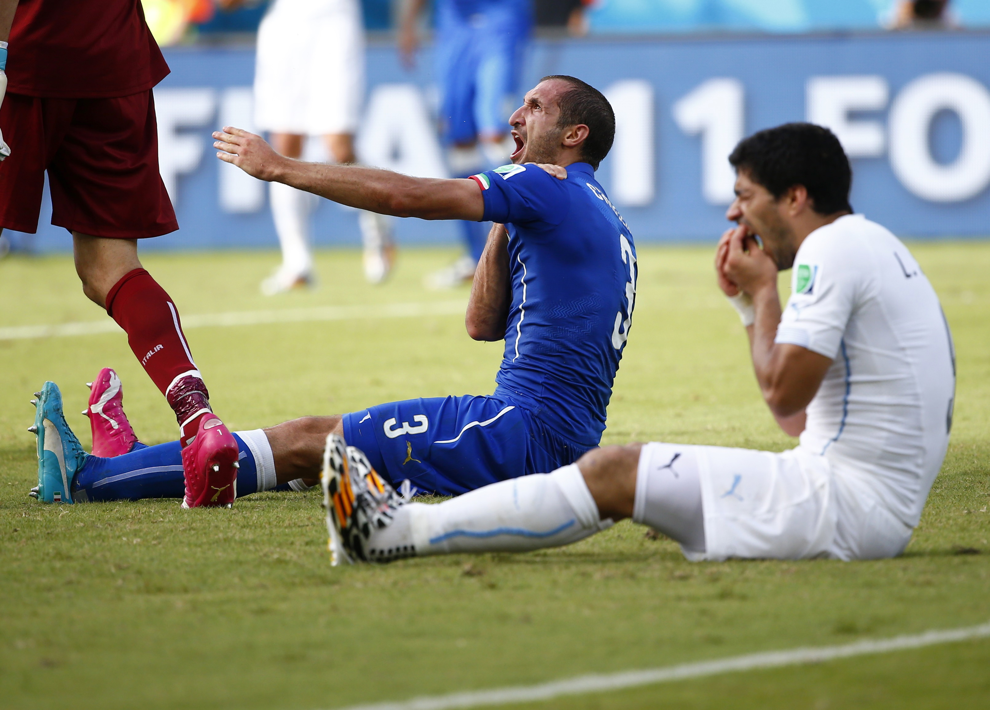 Luisas Suarezas ir Giorgio Chiellini (Scanpix nuotr.)