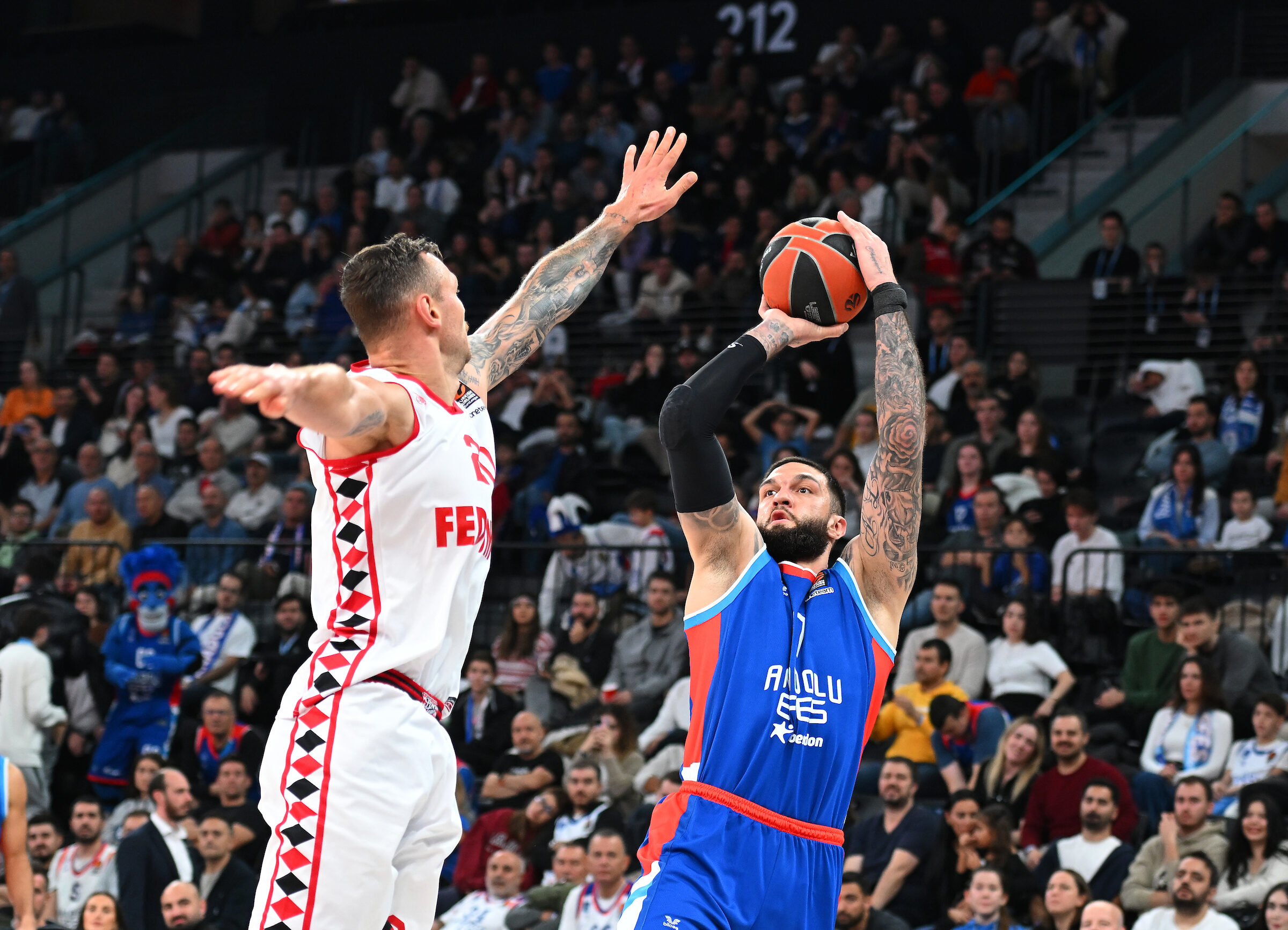Poirier grįžta į „Anadolu Efes“ rikiuotę