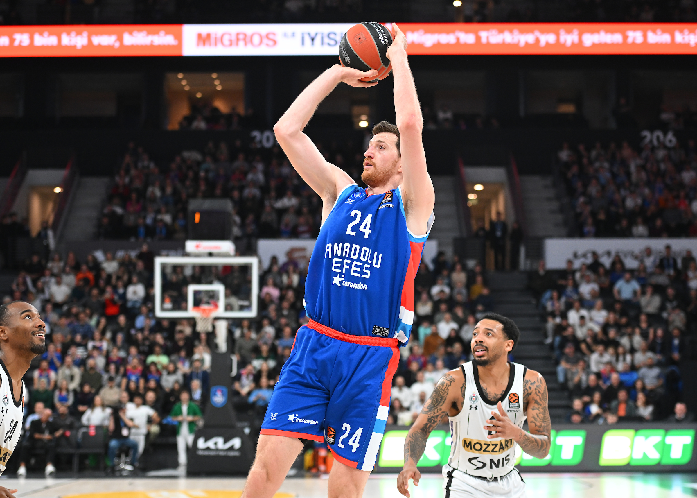 Papagiannio visam sezonui netekusi „Anadolu Efes“ artimiausiu metu versis ir be svarbaus puolėjo
