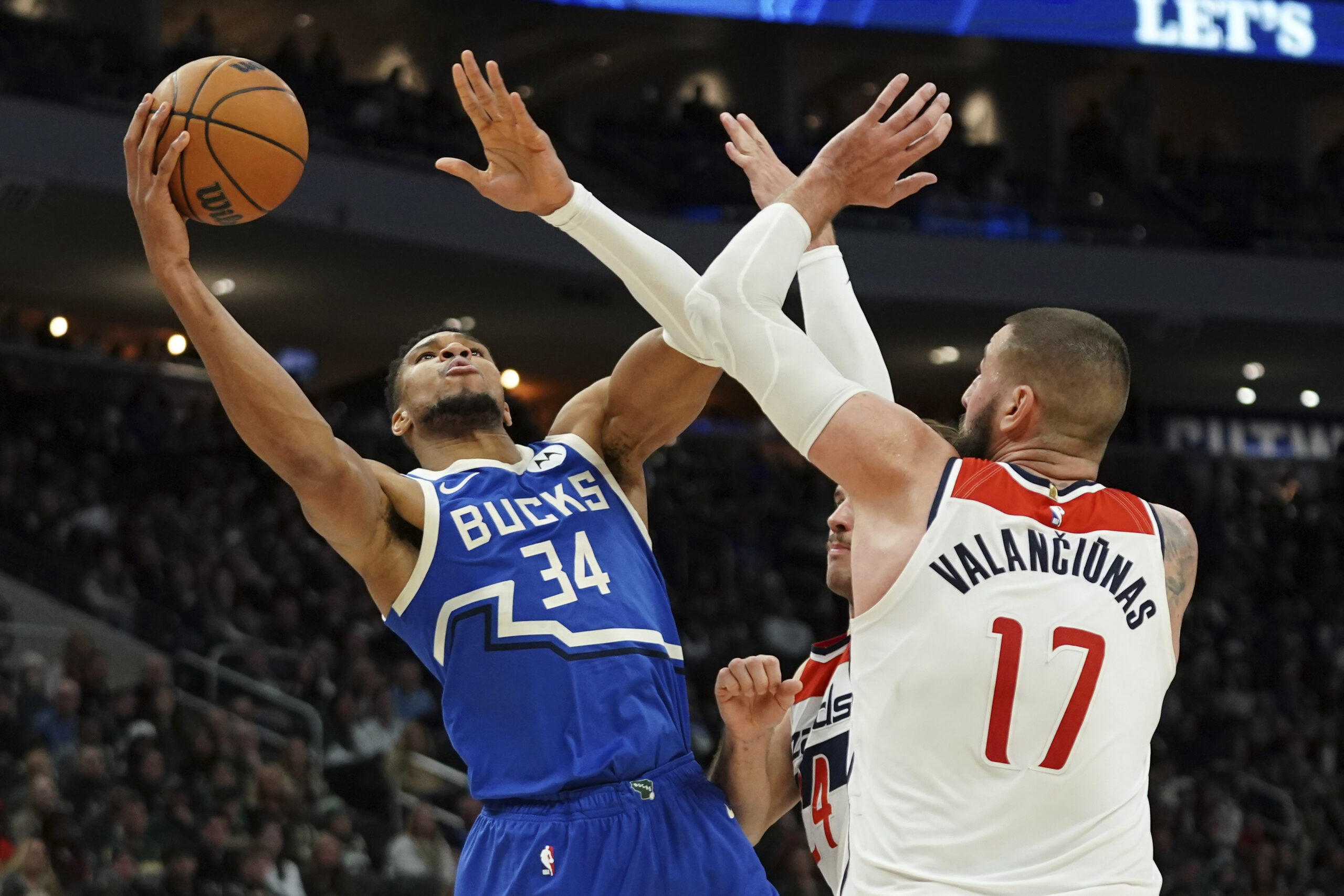 Valančiūnas prieš Giannį: kaip baigiasi 12 metų trunkantys jų susitikimai NBA?