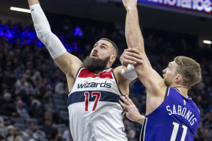 Jonas Valančiūnas ir Domantas Sabonis (Scanpix nuotr.)
