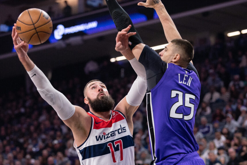 „Lakers“ papildys Valančiūno iš Sakramento išstumtas centras