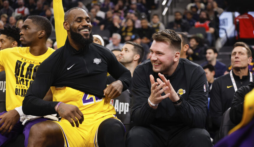 Dončičiaus akivaizdoje – pirmasis Bronny karjeros tritaškis ir „Lakers“ pergalė derbyje