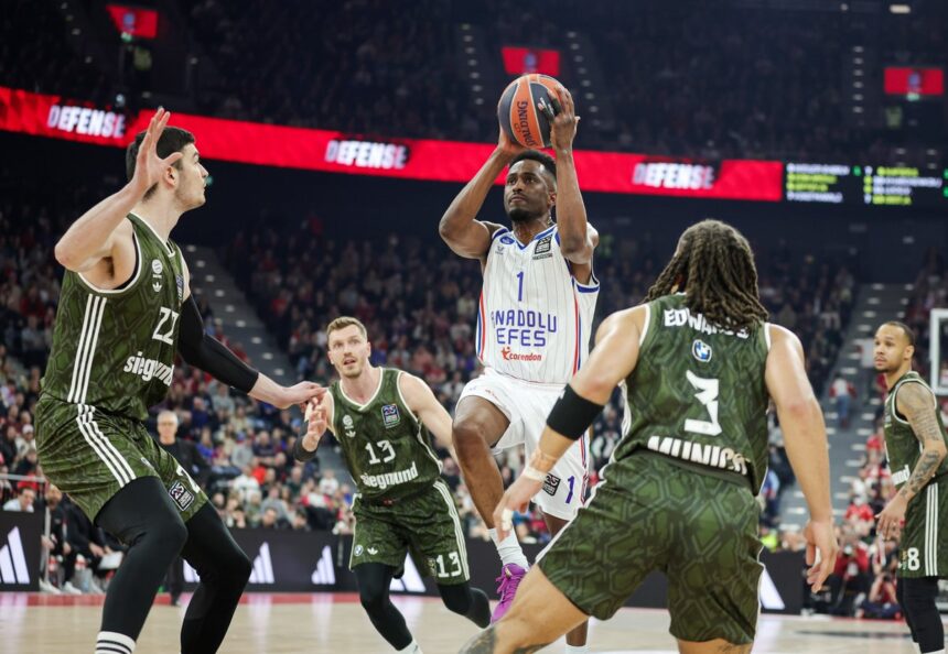 Gynėjų tandemo vedama „Anadolu Efes“ dramatiškai triumfavo Miunchene