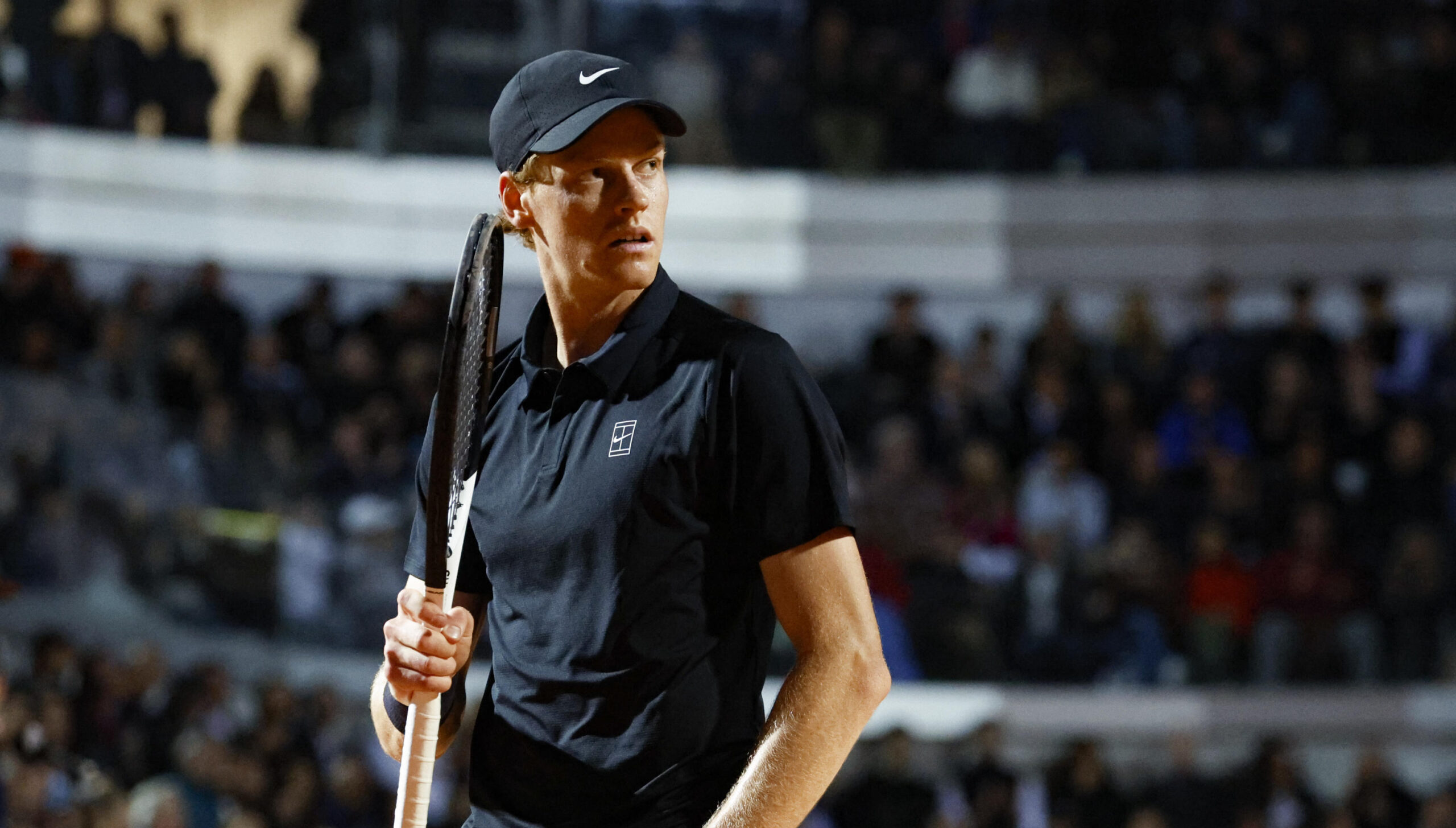 Totalus dominavimas: pirmoji pasaulio raketė užtikrintai žengė į „Roland Garros“ aštuntfinalį