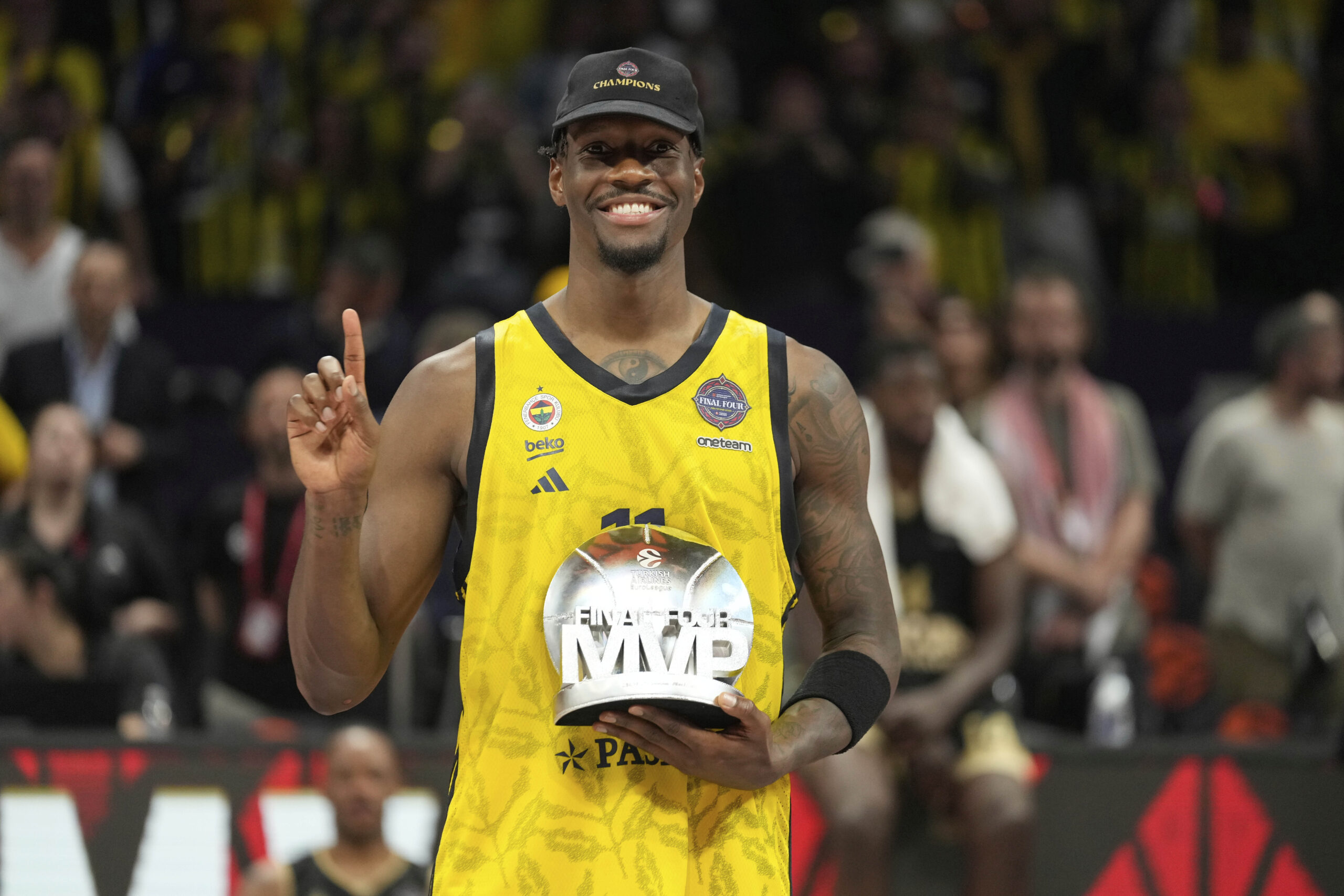Oficialu: Nigelas Hayesas-Davisas persikėlė į NBA