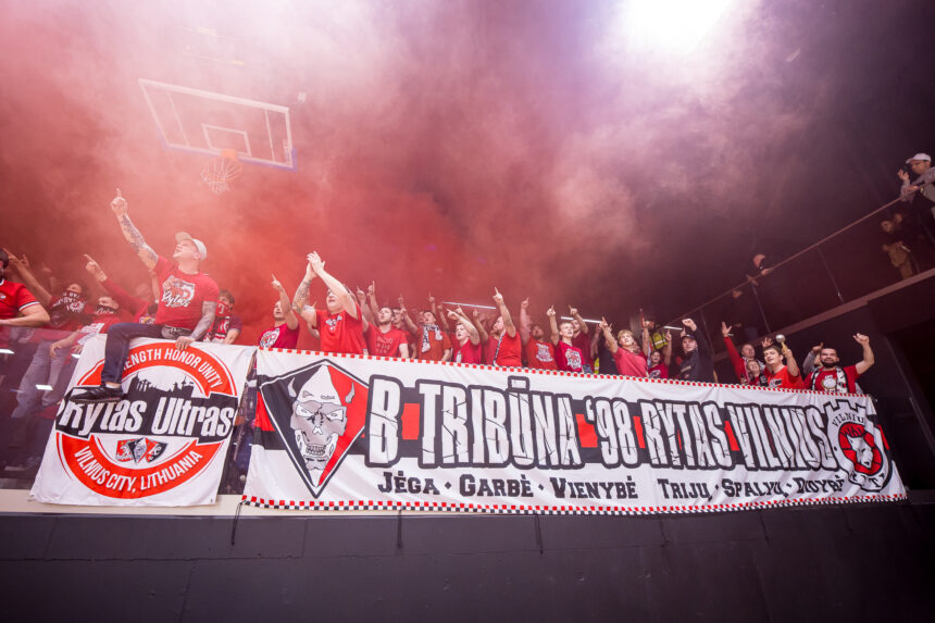 Aistros Vilniaus derbyje: vieno aistruolio tramdymui prireikė keturių pareigūnų ir antrankių