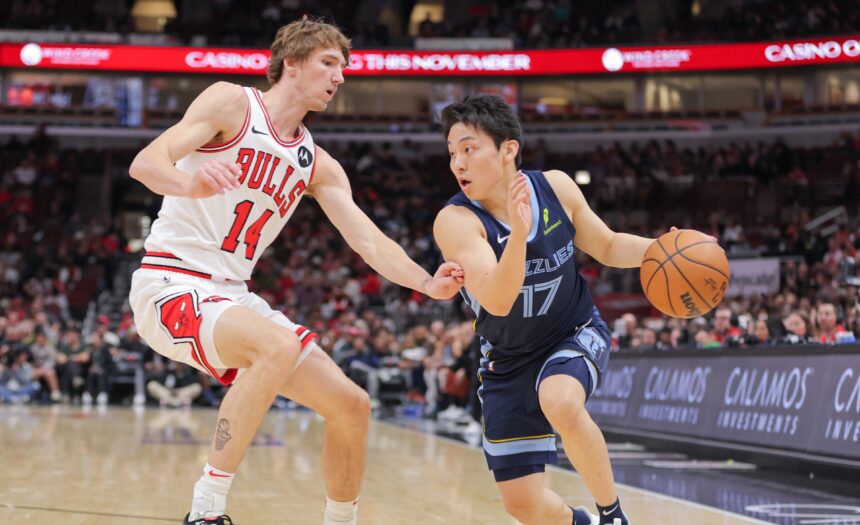 Buzelio atstovaujama „Bulls“ susitarė su 173 cm ūgio japonu