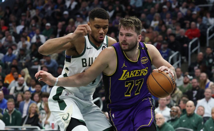 Ateičiai be LeBrono besiruošianti „Lakers“ taikosi į dvi Europos superžvaigždes