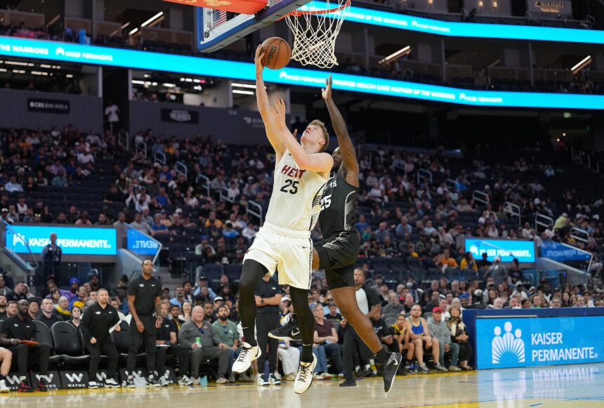 NBA Vasaros lygoje debiutavusio Jakučionio metimai skriejo pro šalį