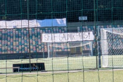 Žalgirio fanų plakatas stadione