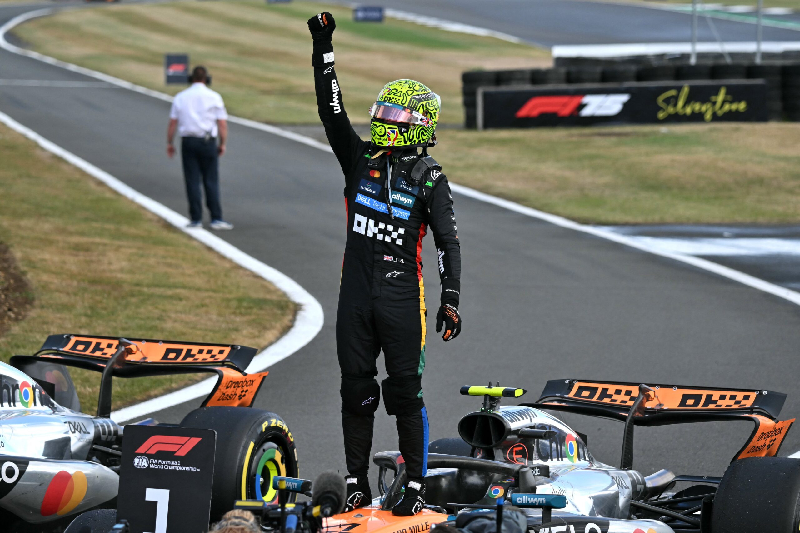 Didžiosios Britanijos lenktynėse triumfavo „McLaren“ pilotai