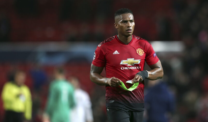 Buvęs „Man United“ kapitonas sustabdė nuo tilto nušokti norėjusį jaunuolį