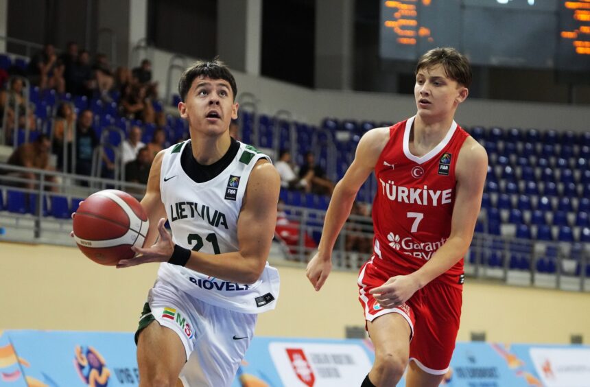 Pirma nesėkmė: po pertraukos sugriuvę Lietuvos 16-mečiai nusileido Turkijai