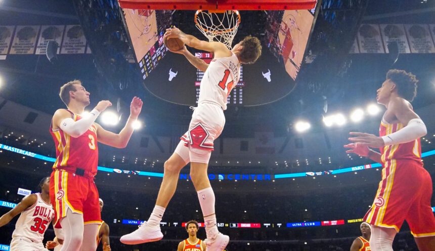 Įspūdingą dėjimą atlikęs Buzelis prisidėjo prie pratęstos „Bulls“ pergalių serijos