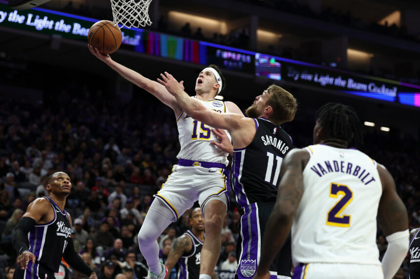 Sabonio komanda krito prieš karjeros rungtynes sužaidusio gynėjo vedamą „Lakers“