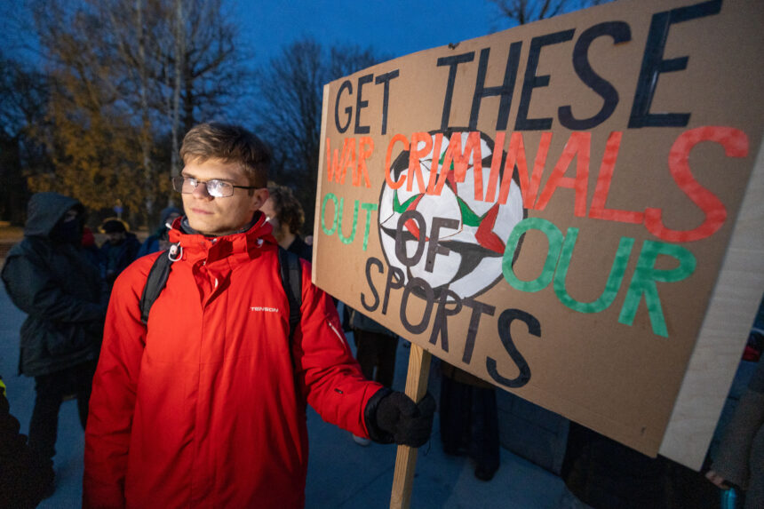 „Raudona kortelė Izraeliui“: prieš rinktinės rungtynes Kaune – protesto akcija