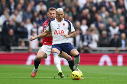 Richarlisonas ir Matthijsas de Ligtas. Scanpix nuotr.