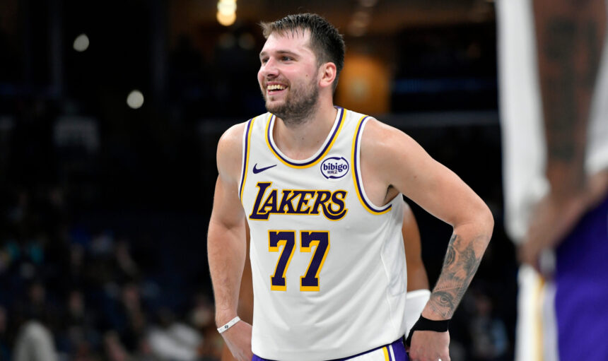 Sugrįžęs Dončičius pakartojo Chamberlaino rekordą, „Clippers“ triumfavo po metimo su sirena