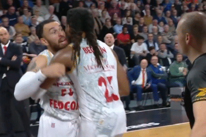 Mike'as Jamesas (Stopkadras)