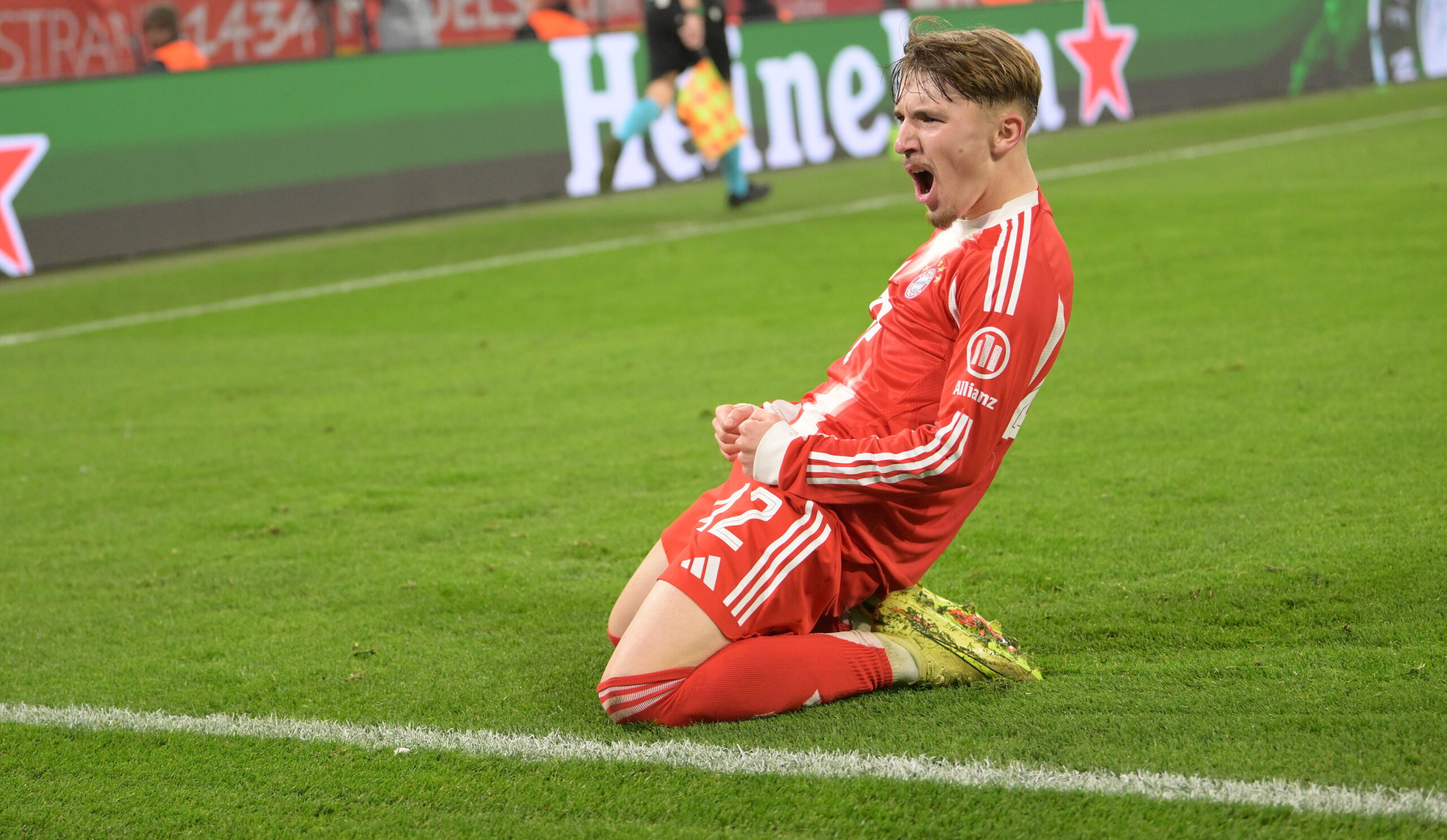 Miunchene – ČL rekordą pagerinęs 17-metis ir užtikrinta „Bayern“ pergalė