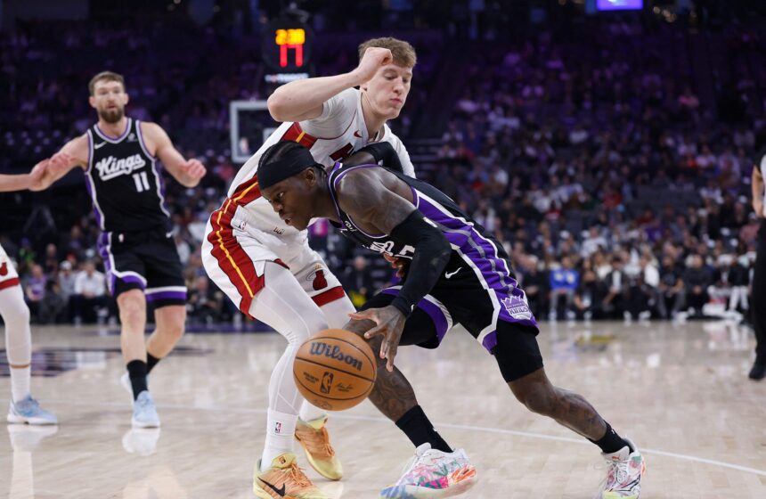 Sabonis pranoko Jakučionį, bet pergalę šventė „Heat“