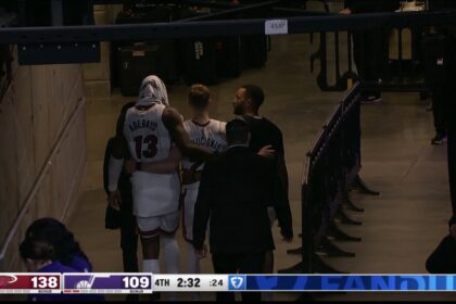 Jakučionis palydimas iš aikštės (Stopkadras)