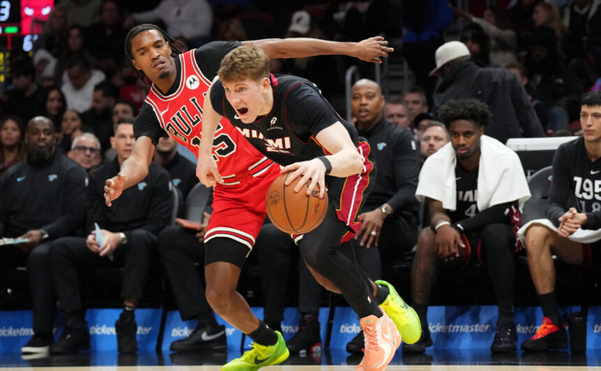 Rekordinis Jakučionis pranoko Buzelį, o „Heat“ sutraiškė svečius iš Čikagos