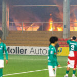 Gaisras Marijampolės futbolo manieže (BNS Foto nuotr.)