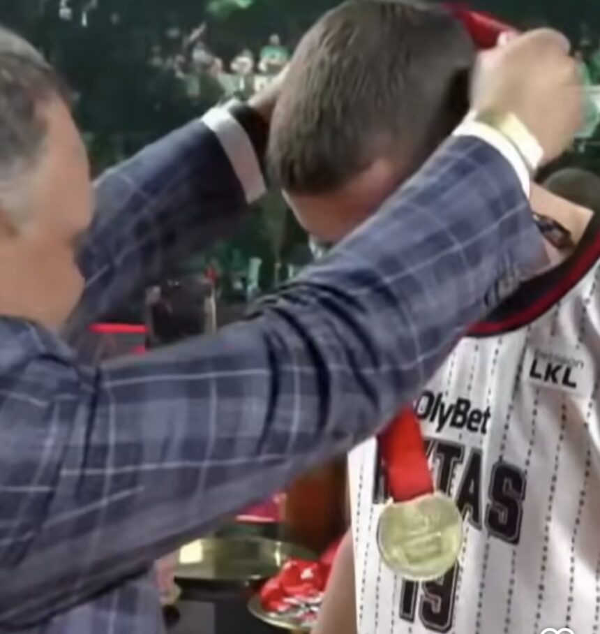 Kliurka KMT apdovanojimų ceremonijoje: keliems „Ryto“ žaidėjams įteikti aukso medaliai