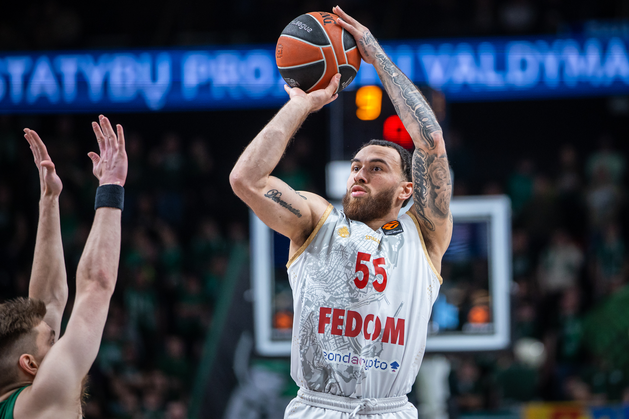 Su Francisco sutarimo neradusi „Barca“ krypsta į Mike’ą Jamesą