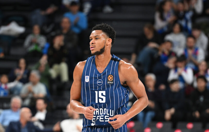 Įsibėgėjusi „Anadolu Efes“ sumenkino Bolonijos komandos įkrintamųjų viltis