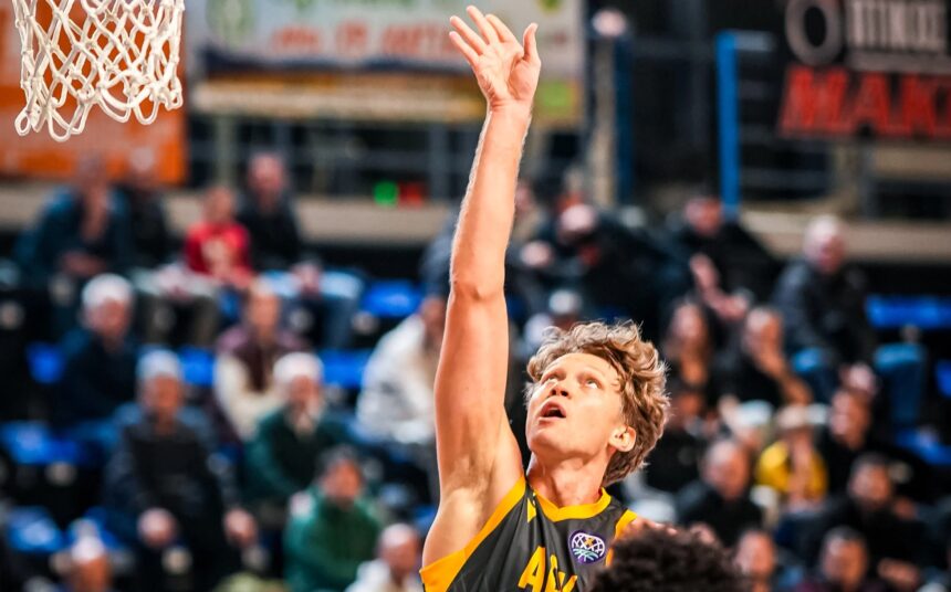 Kuzminskas ir Lekavičius prisidėjo prie triuškinančios AEK pergalės Čempionų lygoje