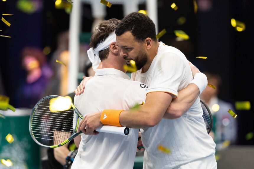 Ričardas Berankis ir Jo-Wilfriedas Tsongas po paskutinio lietuvio mačo. Sauliaus Čirbos nuotr.