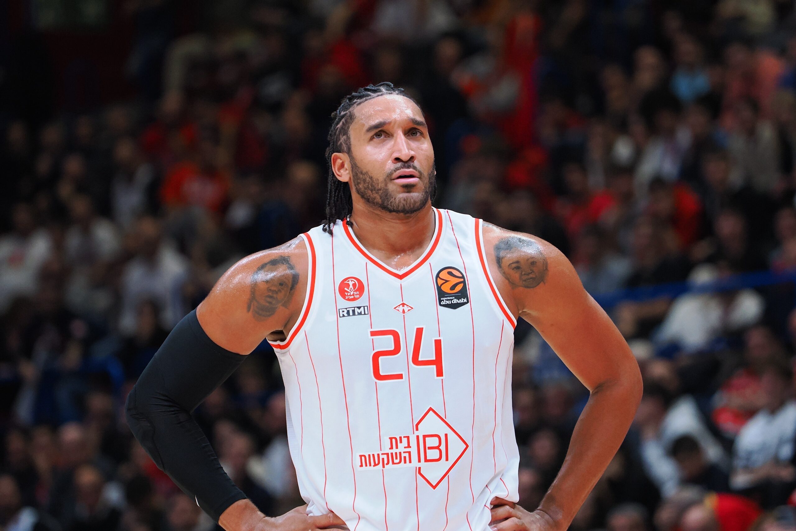 „Hapoel“ siekia išsaugoti gynybos specialistą, akiratyje – ir „Fenerbahče“ puolėjas