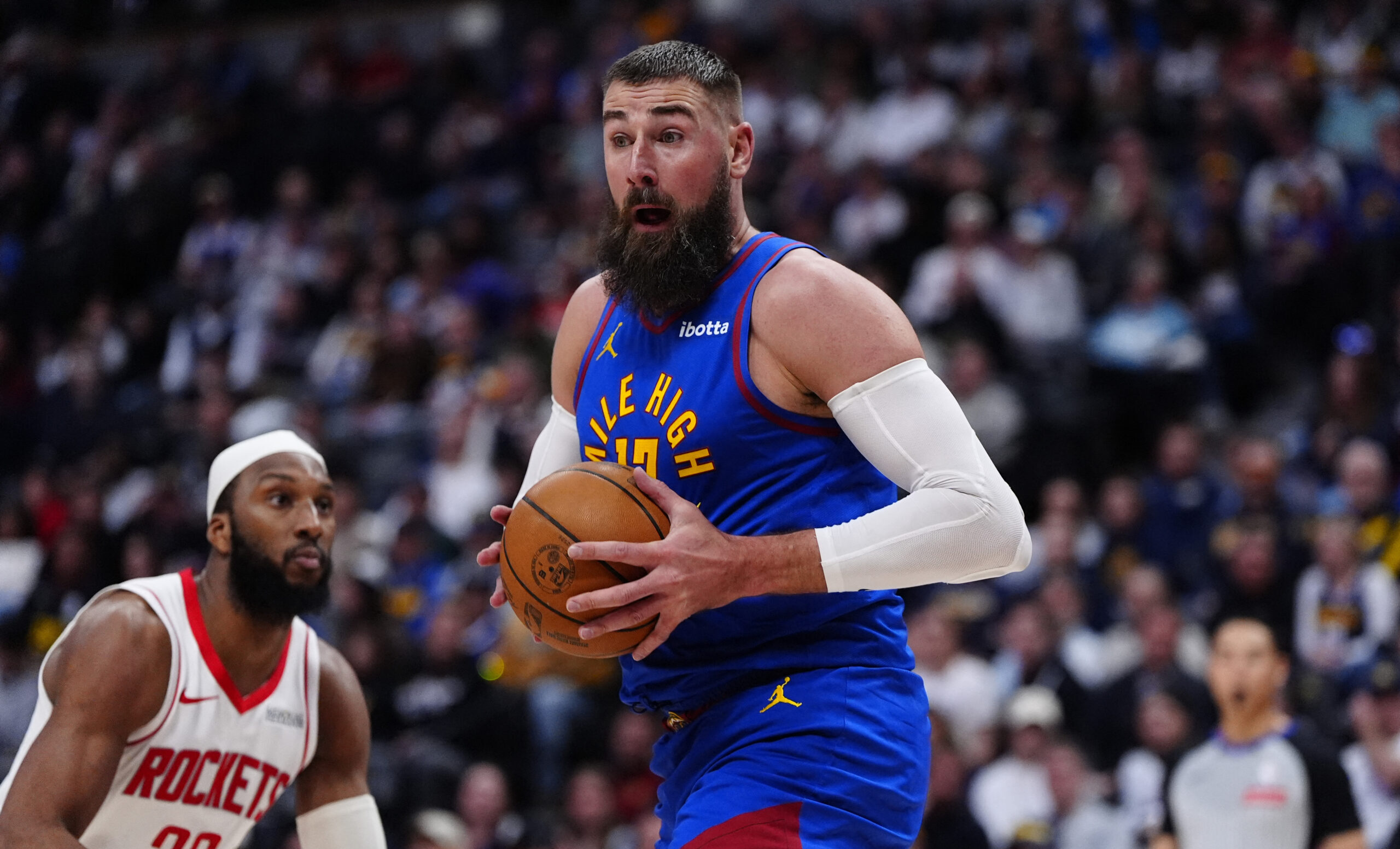 Efektyviai žaidęs ir iš žaidimo neprametęs Valančiūnas prisidėjo prie triuškinančio „Nuggets“ triumfo