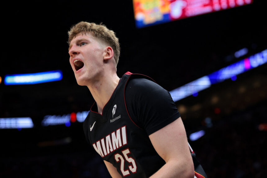 Dviženklį tritaškių kiekį išmetęs Jakučionis padėjo „Heat“ pratęsti pergalių seriją