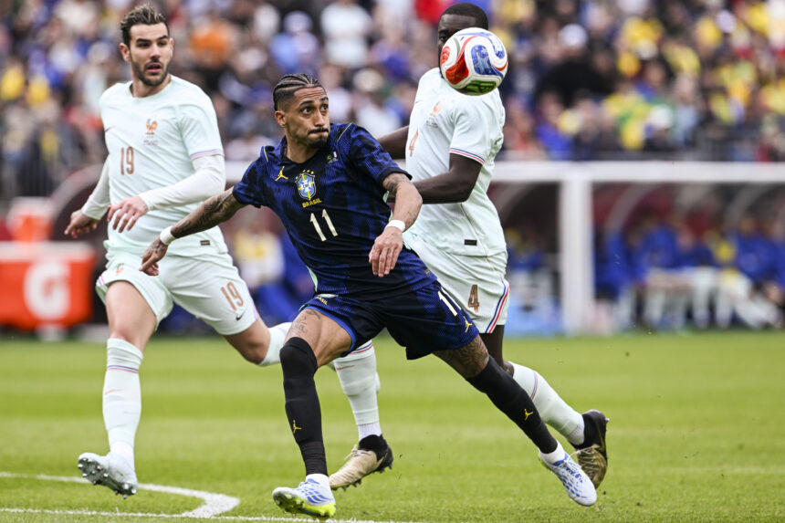 Smūgis katalonams: draugiškose rungtynėse susitraumavęs Raphinha praleis ČL ketvirtfinalį