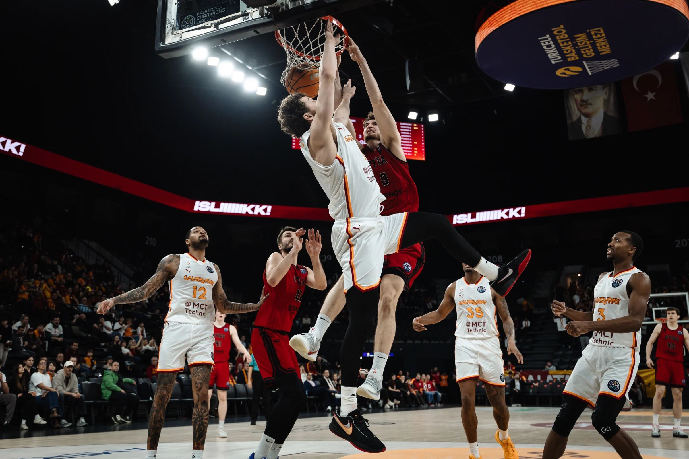 Istorinis vakaras Stambule: „Rytas“ be lyderio išplėšė bilietą į Čempionų lygos ketvirtfinalį