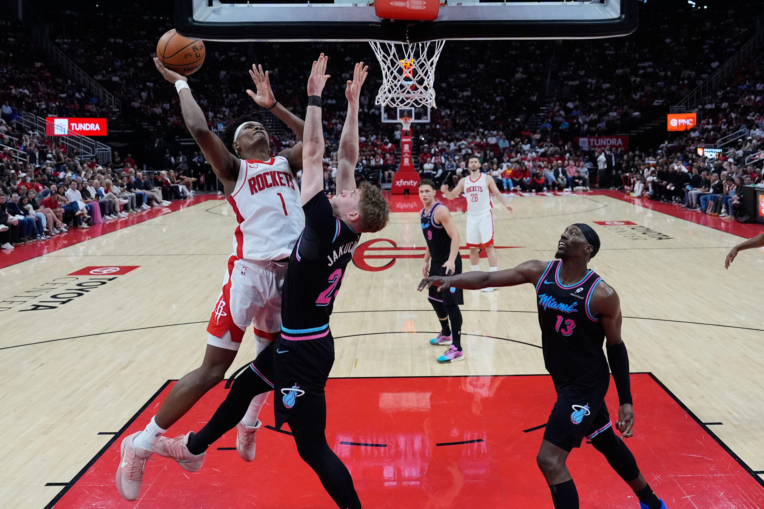 Taškų nepelnęs Jakučionis ir „Heat“ sugėrė pergalingą varžovų metimą su sirena