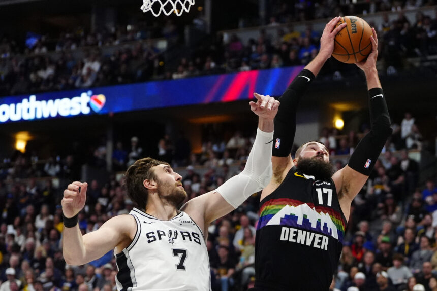 Itin produktyvus Valančiūnas prisidėjo prie „Nuggets“ pergalės po pratęsimo