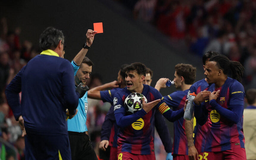 „Barcelona“ pateiks dar vieną skundą UEFA: „Teisėjavimas buvo gėdingas“