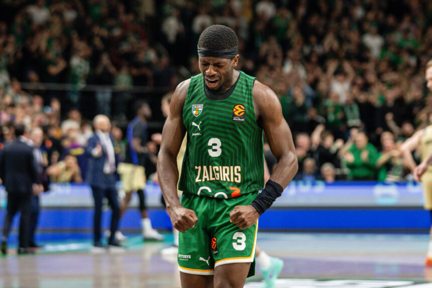 Atkrintamosios vis arčiau: ilgai tylėjęs Francisco lemiamu metu parklupdė „Barcą“