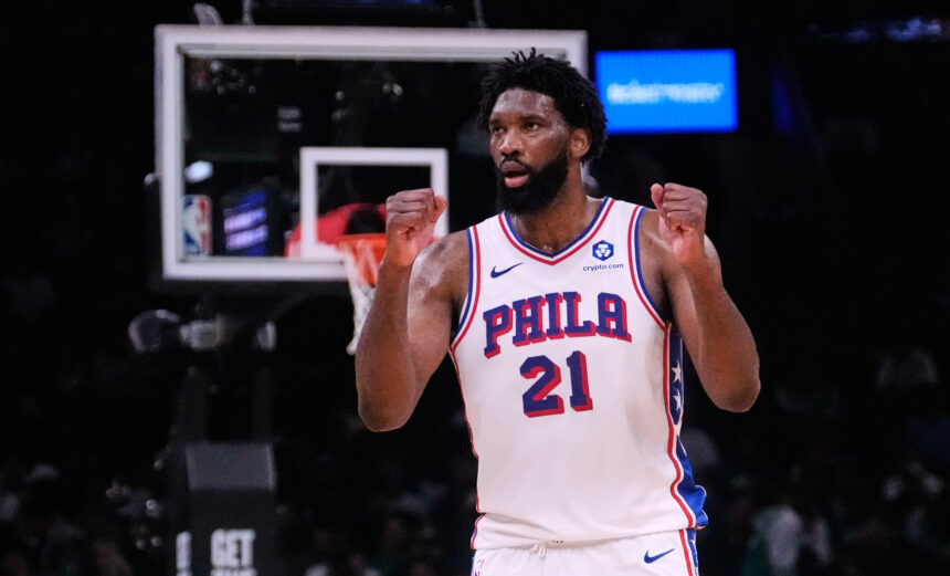 Bostone dominavęs Embiidas padėjo pratęsti „76ers“ sezoną