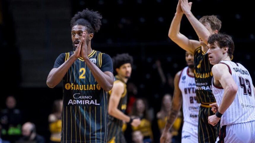 Skambi pergalė: rungtynes kontroliavę „Šiauliai“ sutriuškino „Rytą“